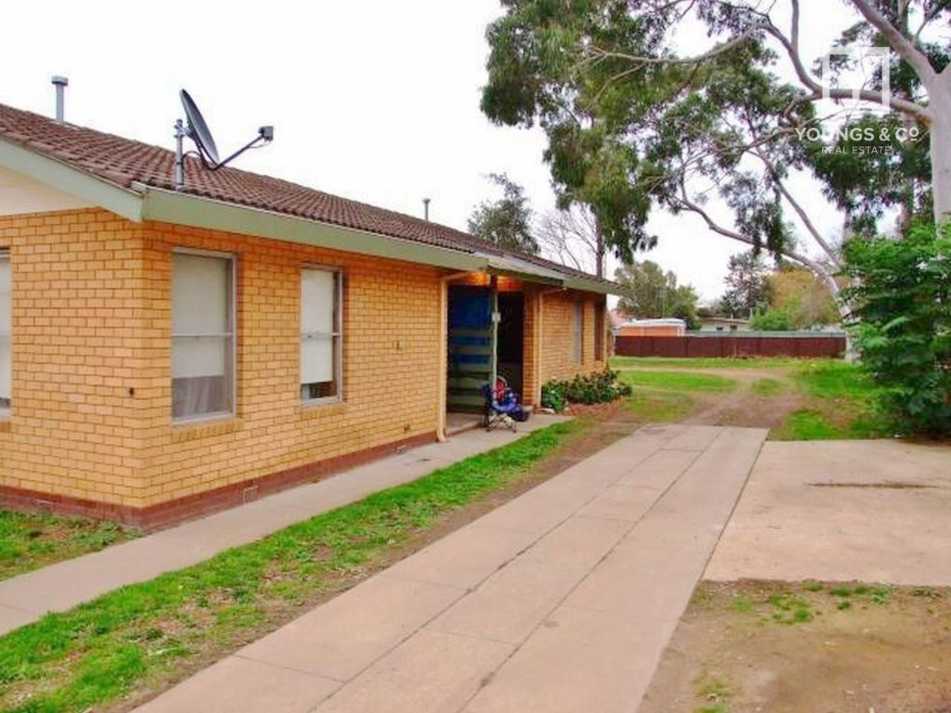Youngs & Co 2 bedroom unit in Mooroopna